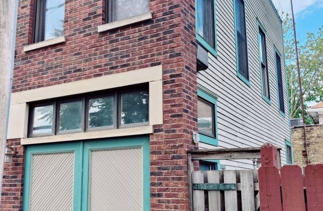 Spacious 3-bedroom apartment in wonderful Hill Arts District in Evanston