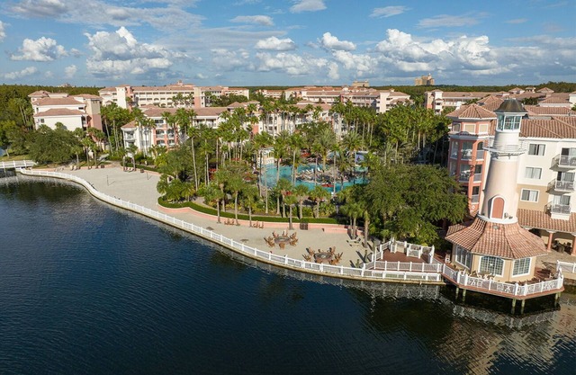 Spacious 3 bedroom, Marriott Grande Vista, lakeside resort.