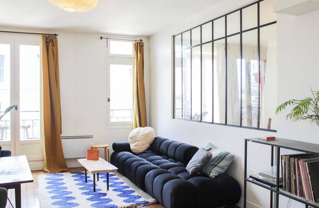 Spacious 3-room with balcony in the heart of Paris