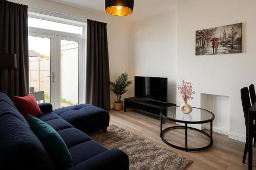 Spacious 3Bedroom Duplex in London with free Parking & private Garden contractors
