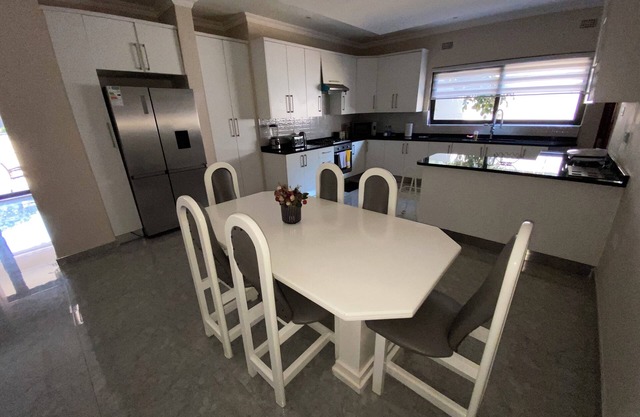 Spacious 3bedroom suite with AC, WiFi , backup inverter
