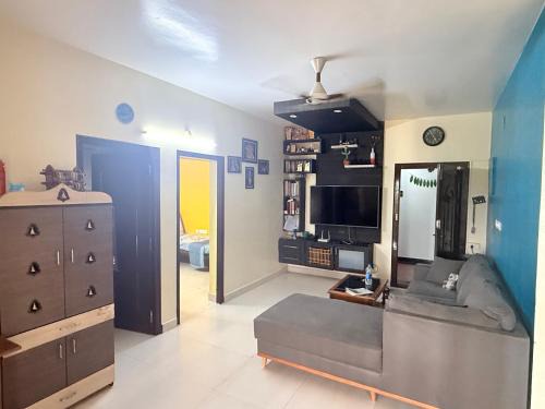 Spacious 3BHK Mountain View -walk to palani temple