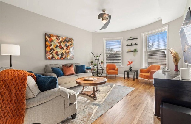 Spacious 3BR Family Stay w/Central Air & Patio; Near Lakefront and UChicago