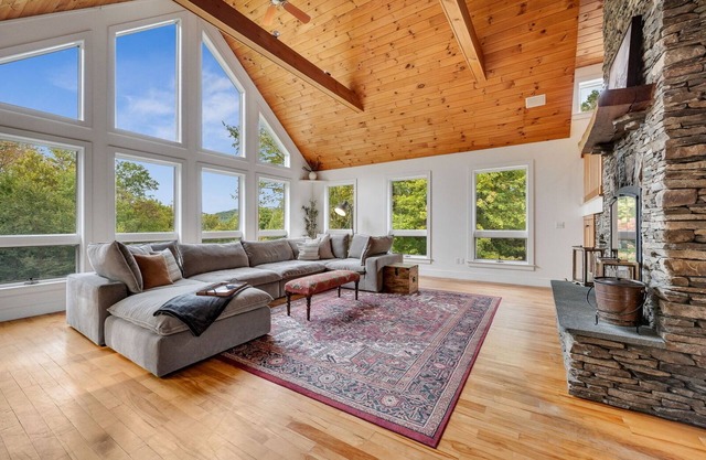 Spacious 3BR Mountain Retreat w/Sauna & Gym, Near Stowe, Burlington, Sugarbush