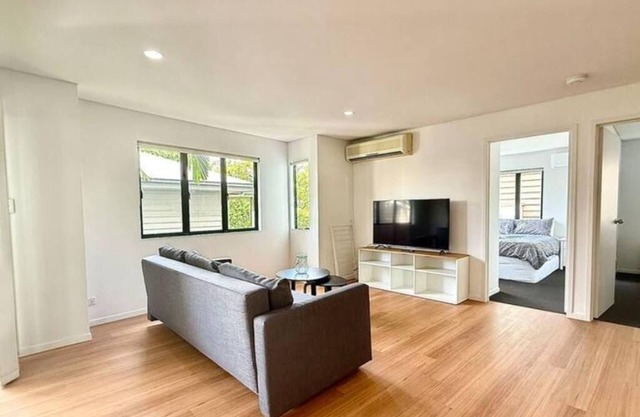 Spacious 3BRStay | 2 Baths | Free Onsite Parking