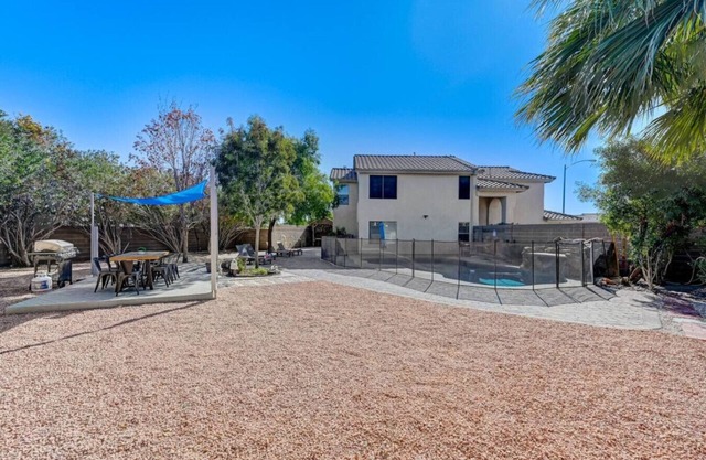 Spacious 4 BD Home with Games!