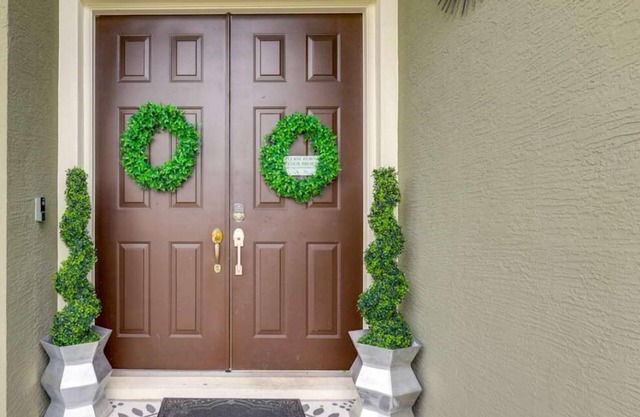 Spacious 4-bedroom house in pleasant Port St. Lucie with AC, WiFi