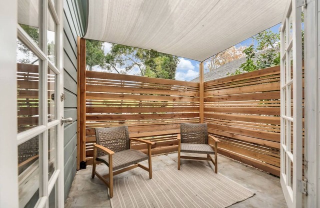 Spacious 4 bedroom bungalow near Downtown Sacramento
