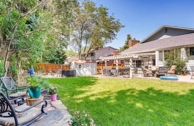 Spacious 4 bedroom DTC home with a hot tubnn