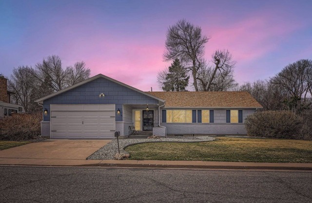 Spacious 4-bedroom house in charming Centennial with AC, WiFi