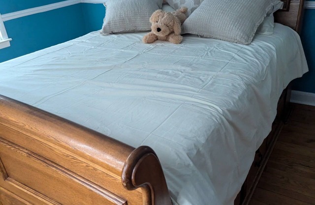 Spacious 4-bedroom house in peaceful Green Bay with AC, Free Wi-Fi