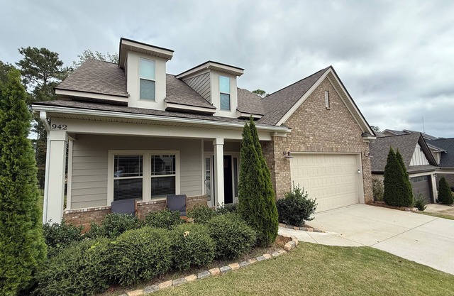 Spacious 4-bedroom home with Scenic Golf Views close to campus.