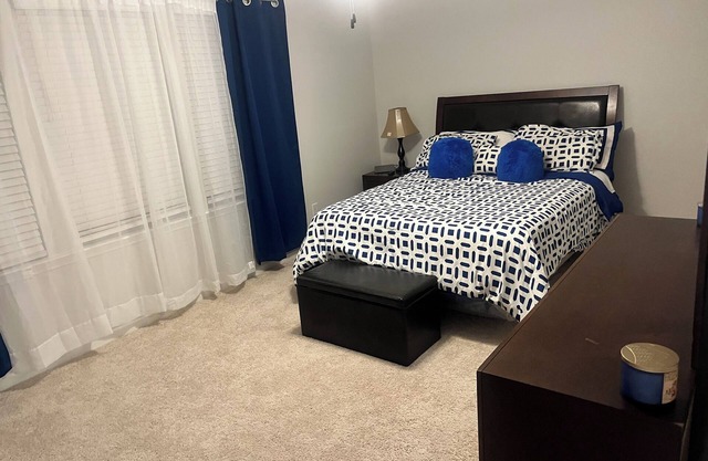 Spacious 4-bedroom home, short drive to Auburn University
