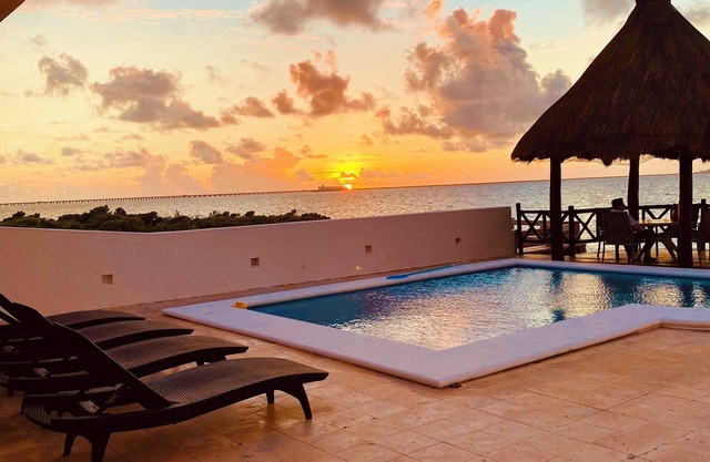 Spacious 4-bedroom house in delightful Progreso with WiFi AC …the best views in