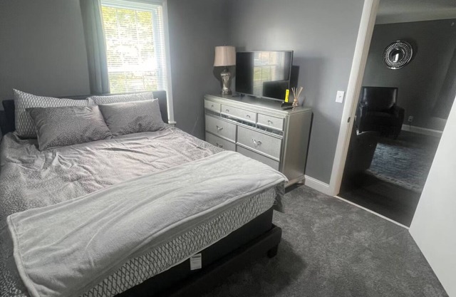 Spacious 4-bedroom house in charming Sandusky with AC