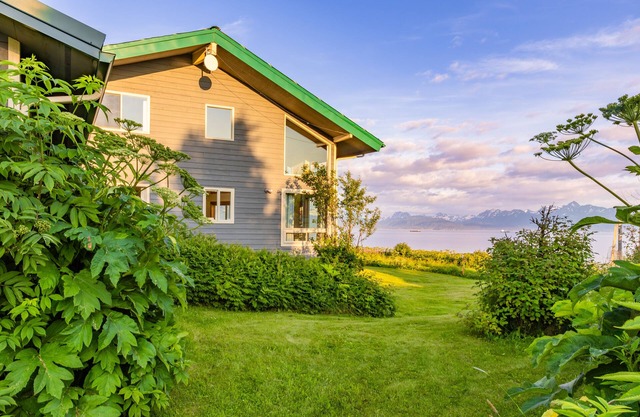 Spacious 4-bedroom house on Kachemak Bay with Amazing Views in Homer, AK