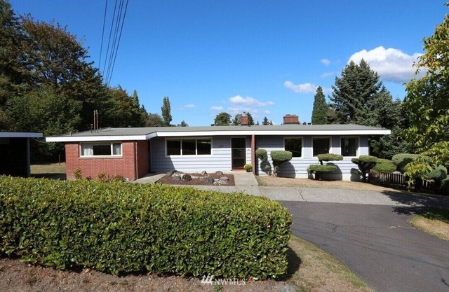 Spacious 4-bedroom house in amazing SeaTac with AC