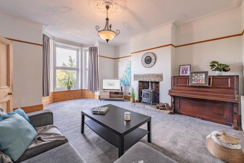 Spacious 4-BedRoom Retreat in Chapel Allerton