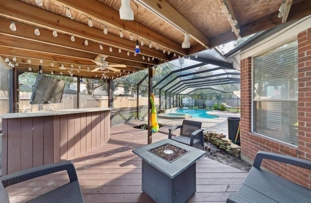 Spacious 4-bedroom Spa Pool Enclosure king bed Safe Peaceful Houston