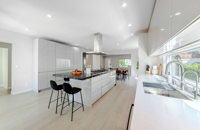 Spacious 4-bedroom villa in awesome Los Angeles