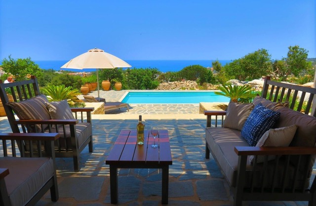 Spacious 4 bedroom villa with large heated pool, walking distance to the village