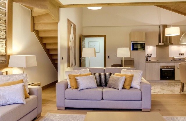 Spacious 4-Room Apartment Near Slopes with Modern Amenities in Courchevel Village