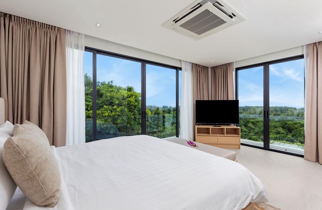 Spacious 4-Bedroom Retreat: Newly Built and Family-Friendly in Quiet Layan Beach