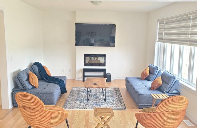Spacious 4BR 7 mins from beach – perfect for family living, game room & parking