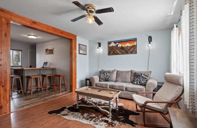 Spacious 4BR - Deck, Grill, Pets OK & for Groups