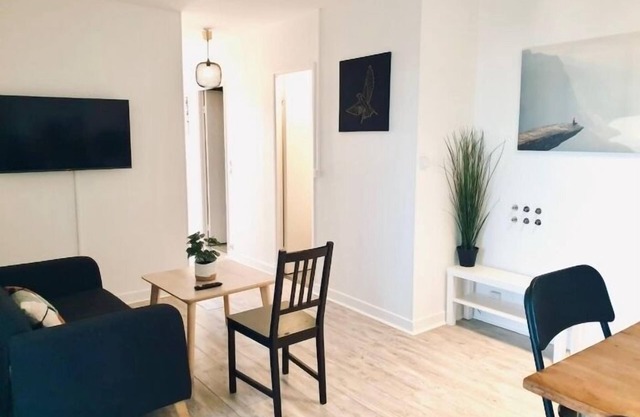 Spacious 4BR in central Évry, 2 min to train, 35 min to Paris