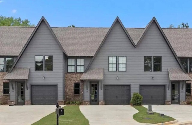 Spacious 4BR Townhome Near Auburn & Stadium