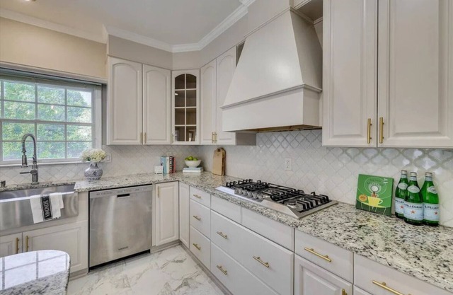 Spacious 5-bed fully furnished house in welcoming Evans with fitness room, WiFi