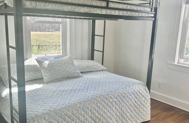 Spacious 5-bed house in charming Roanoke with AC, WiFi this home can sleep 8-10
