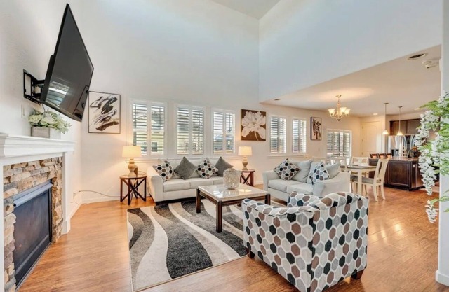 Spacious 5-bedroom house in charming Commerce City with WiFi, AC