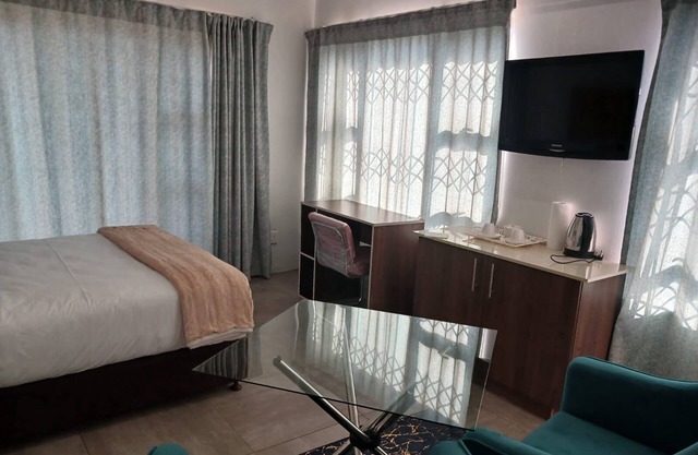 Spacious 5-bedroom bungalow in delightful Midrand with AC, WiFi