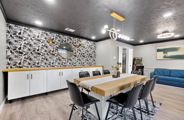 Spacious 5-bedroom house in wonderful Richardson with Arcade Games