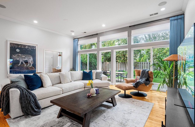 Spacious 5-bedroom house with AC and WiFi in tranquil Palo Alto
