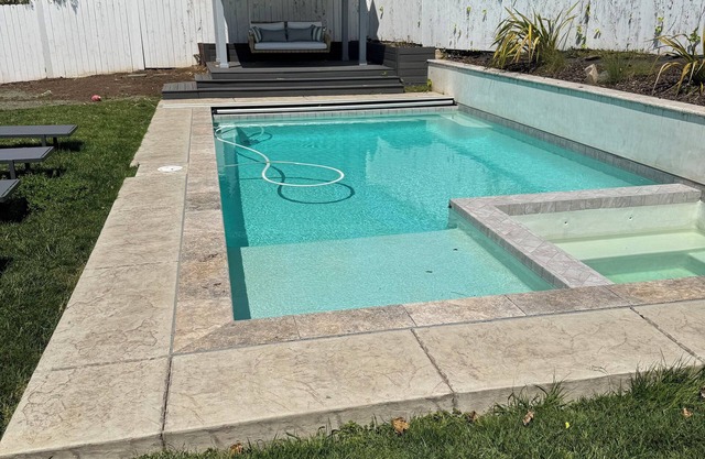 Spacious 5-bedroom house with Pool, Spa, Trampoline. Only 3-Blocks from Beach