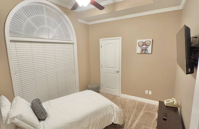 Spacious 5-bedroom house with AC, WiFi in charming Bluffton