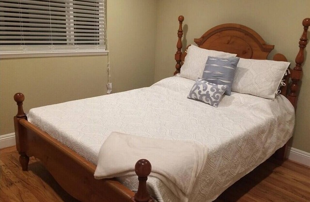 Spacious 5-bedroom house in delightful Danville with WiFi, AC