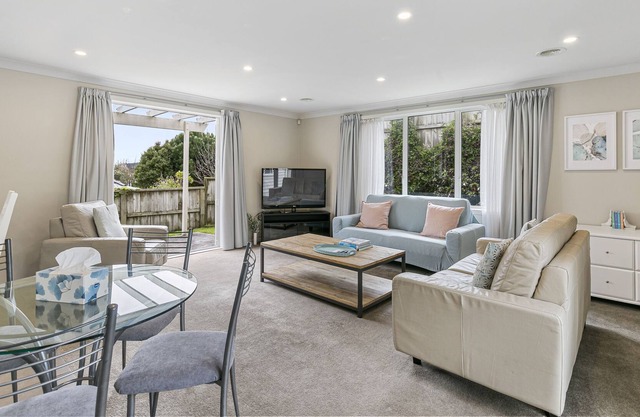 Spacious 5 bedroom with Garage * FIFA World Cup Base!