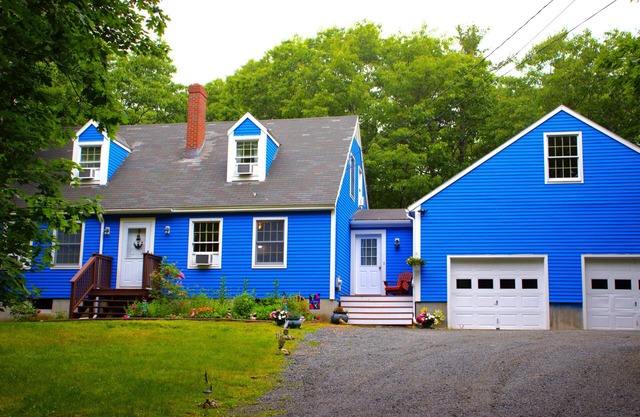 Spacious 5 BR 2 bath home on 1+ acre in Bar Harbor
