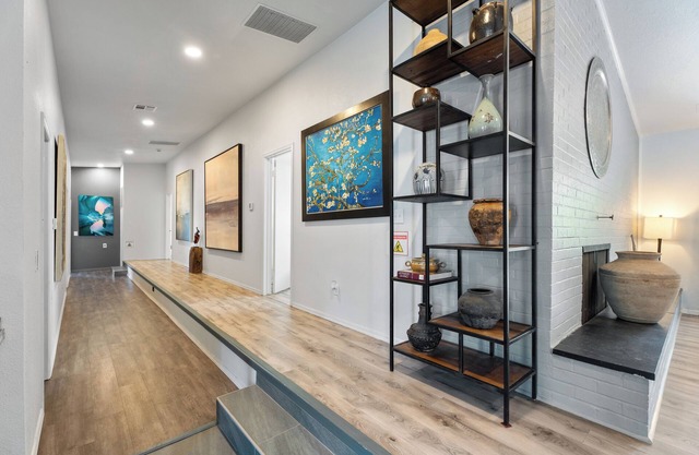 Spacious 5BR Getaway with Hot Tub + Pool Table | Large Yard I Rainshower I Full Kitchen