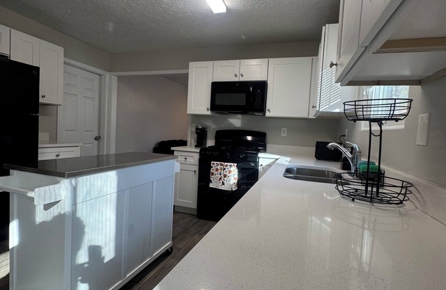 Spacious 5BR Haven, Sleeps 10!