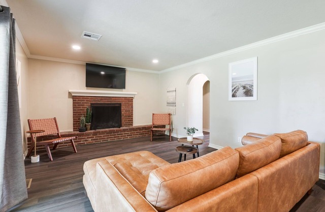 Spacious 5BR Retreat Near Lake Hefner – Sleeps 12 + 2 car Garage