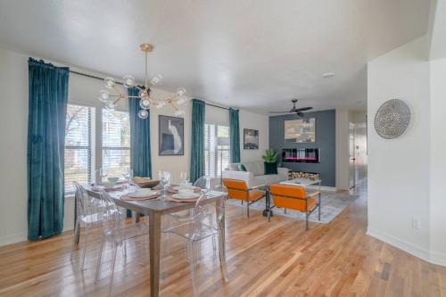 Spacious 6 Bed 6 Bath Duplex with a Pool