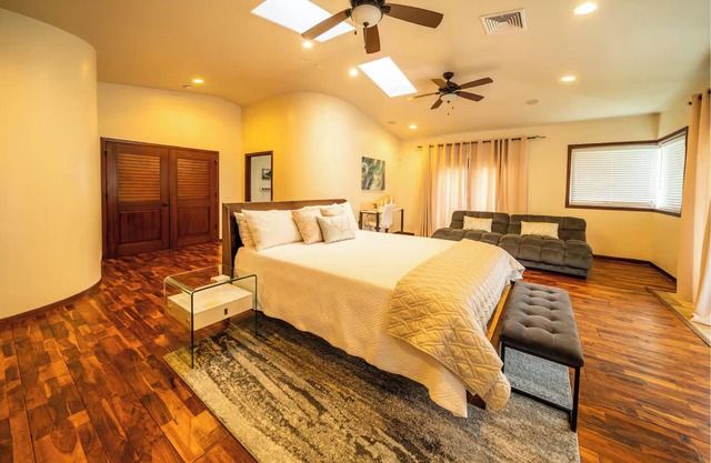 Spacious 6-bedroom beachfront estate with hot tub, AC, near shopping center
