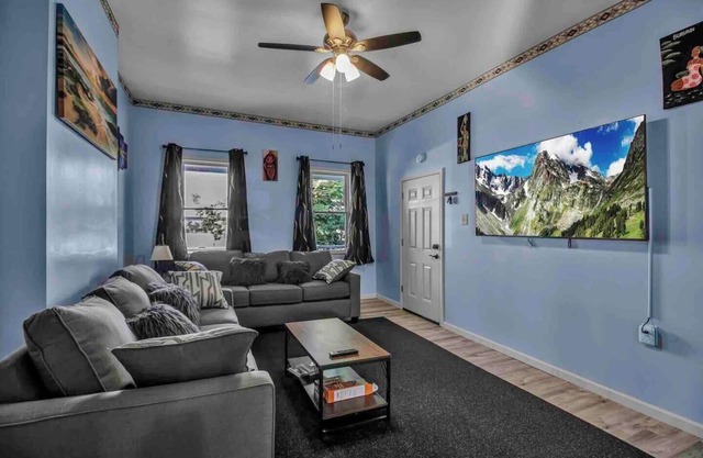 Spacious 6-bedroom house with WiFi, AC and free Parking in brilliant Buffalo