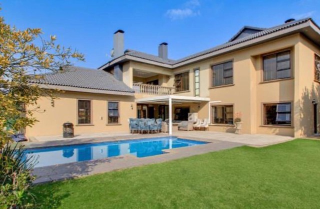 Spacious 6-bedroom house in charming Sandton with fitness room, WiFi