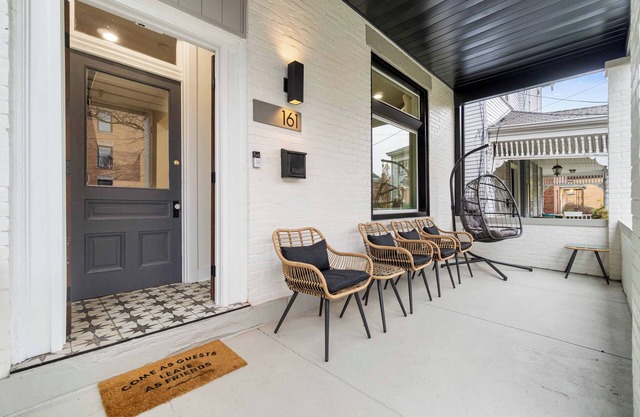 Spacious 6-Bedroom Retreat Near Pitt, CMU & Downtown Pittsburgh